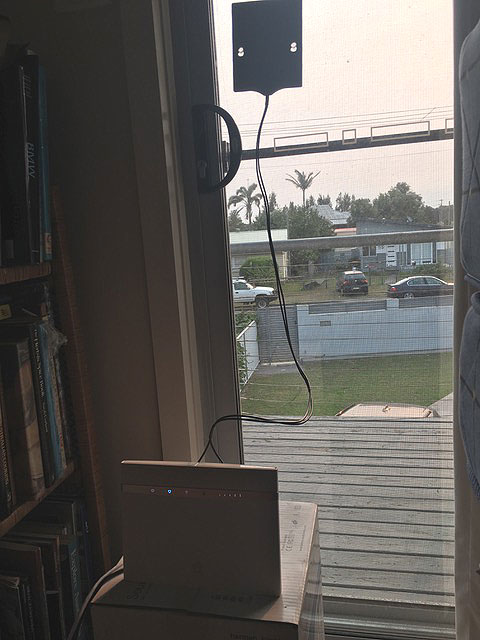 Optus 4G internet signal increase and super fast internet  connected and place on a window with a G Spotter MiMo Mate antenna